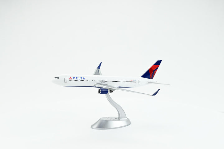 1:200 Delta Air Lines 767-300ER