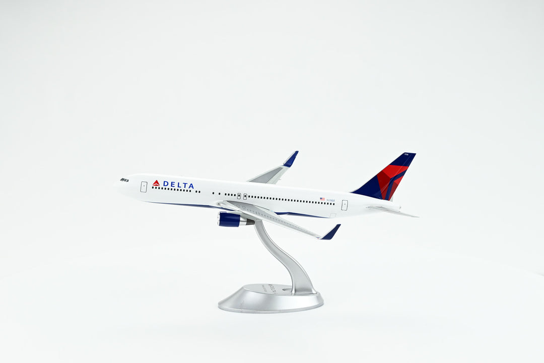 1:200 Delta Air Lines 767-300ER