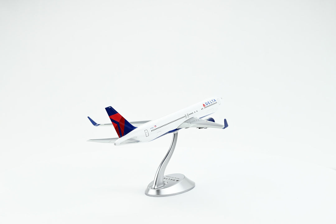 1:200 Delta Air Lines 767-300ER