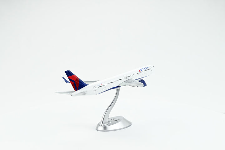 1:200 Delta Air Lines 767-300ER