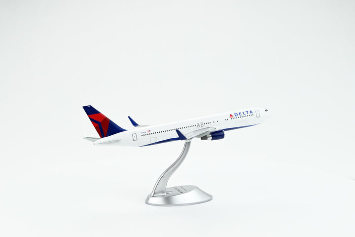 1:200 Delta Air Lines 767-300ER