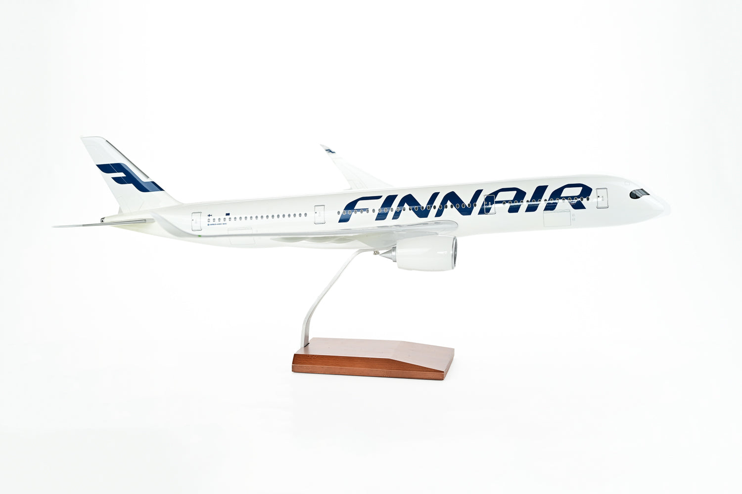 Finnair Airbus A350-900 1:100 Aircraft Model | HeroPlane