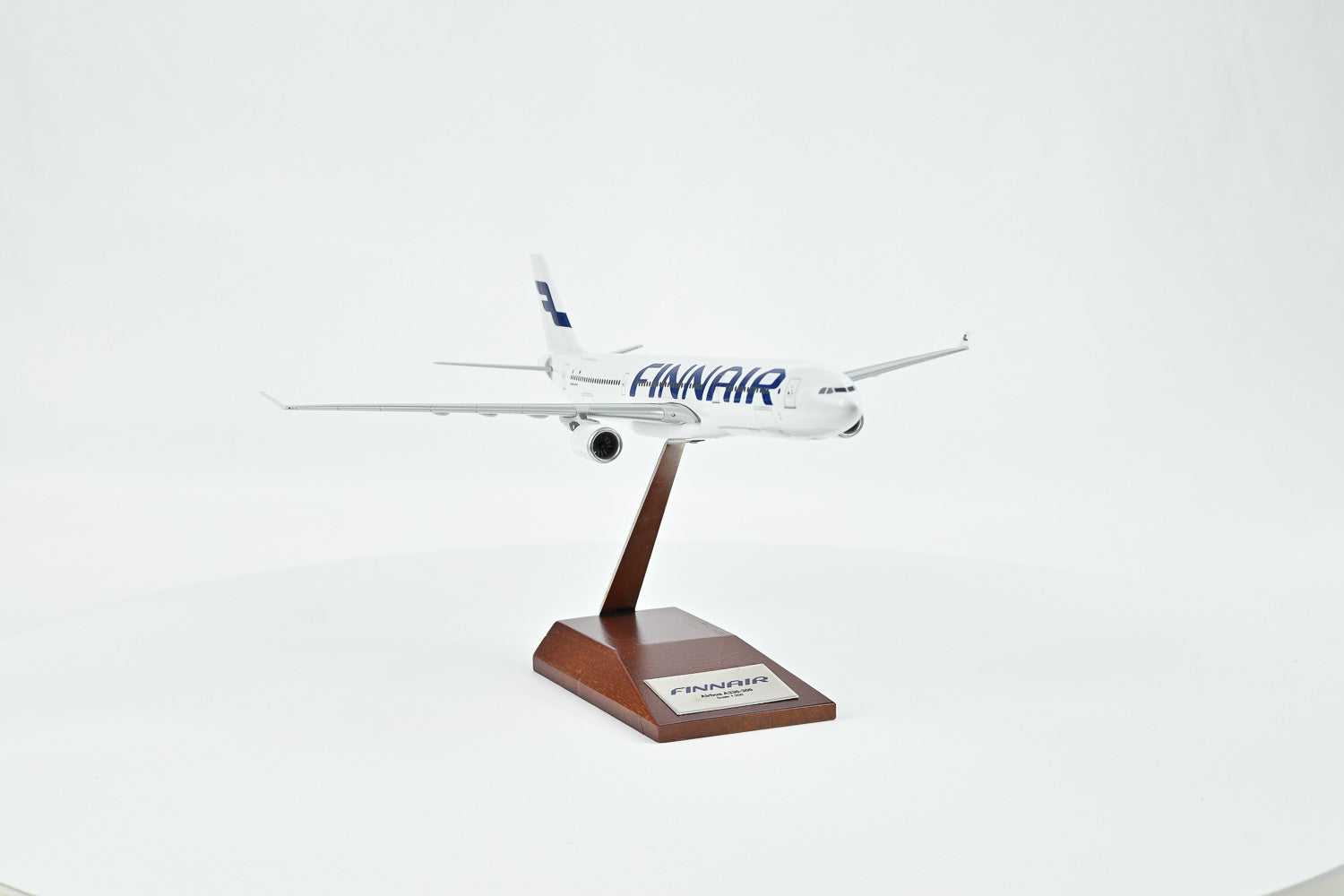 Finnair Airbus A330-300 1:200 Scale Model – HeroPlane
