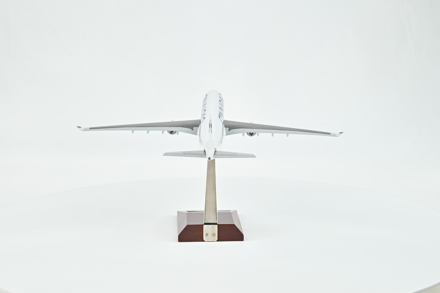 Finnair Airbus A330-300 1:200 Scale Model – HeroPlane