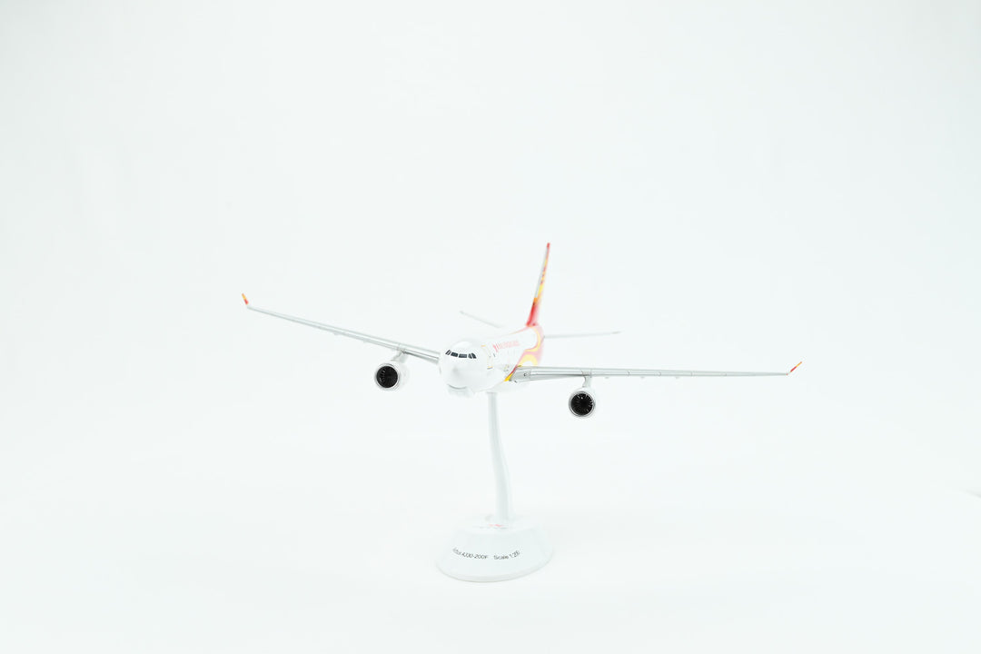 1:200 Hong Kong Airlines A330F B-LNW