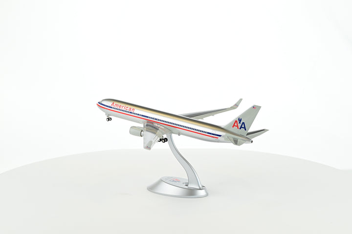 1:200 American Airlines B767-300ER N389AA