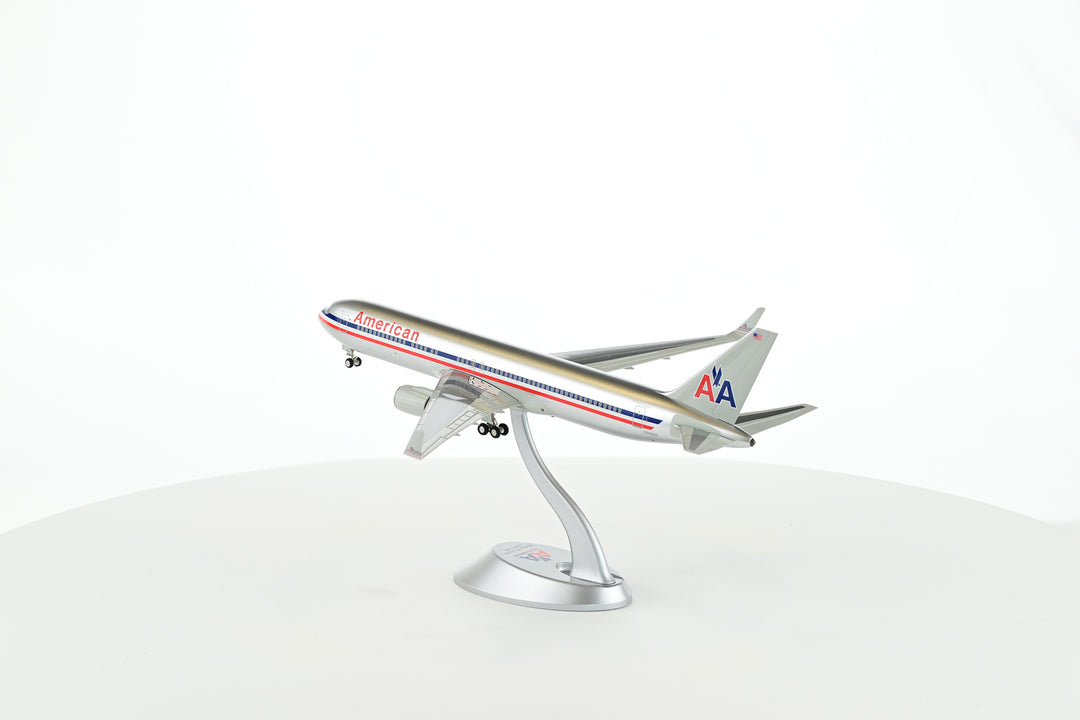 1:200 American Airlines B767-300ER N389AA