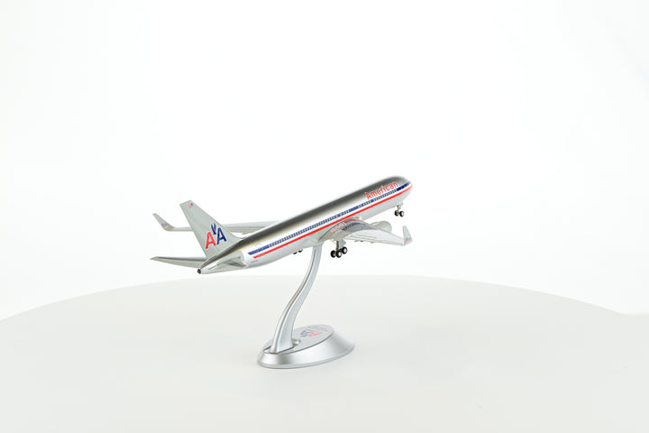 1:200 American Airlines B767-300ER N389AA
