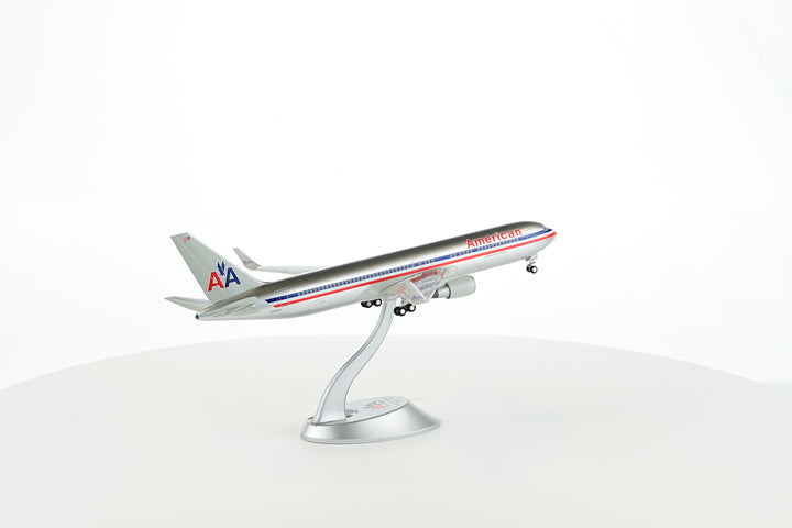 1:200 American Airlines B767-300ER N389AA