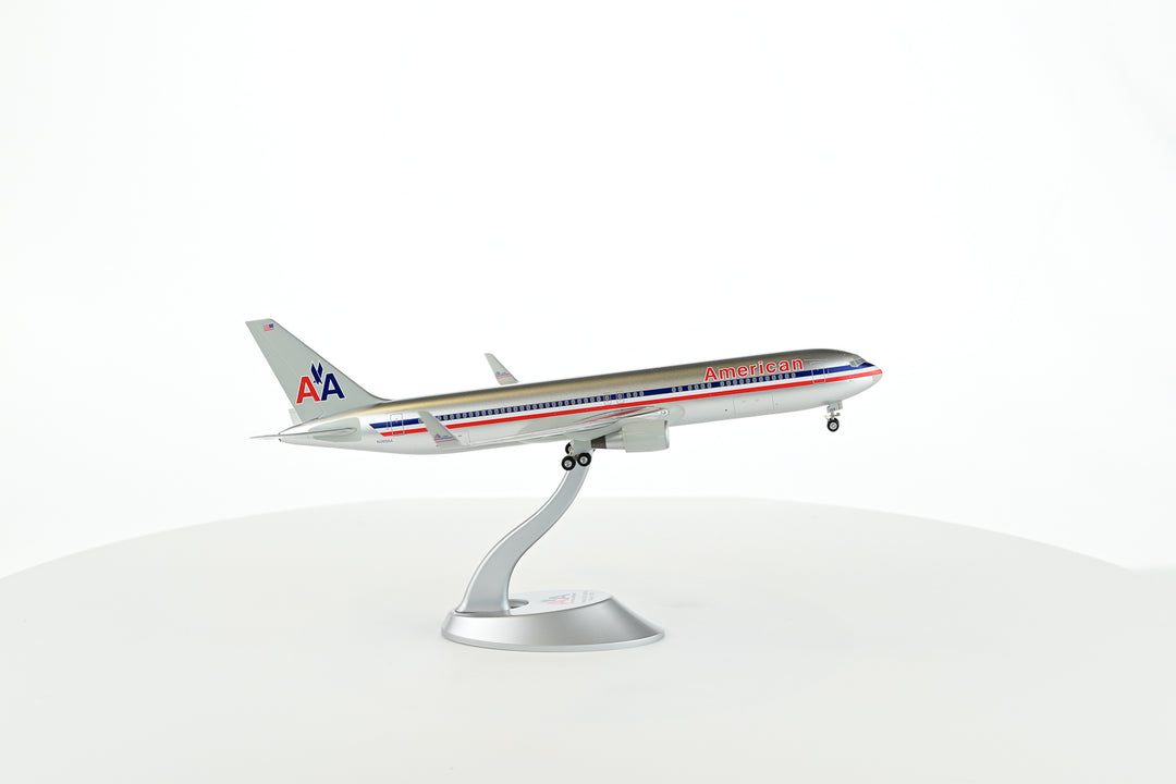 1:200 American Airlines B767-300ER N389AA