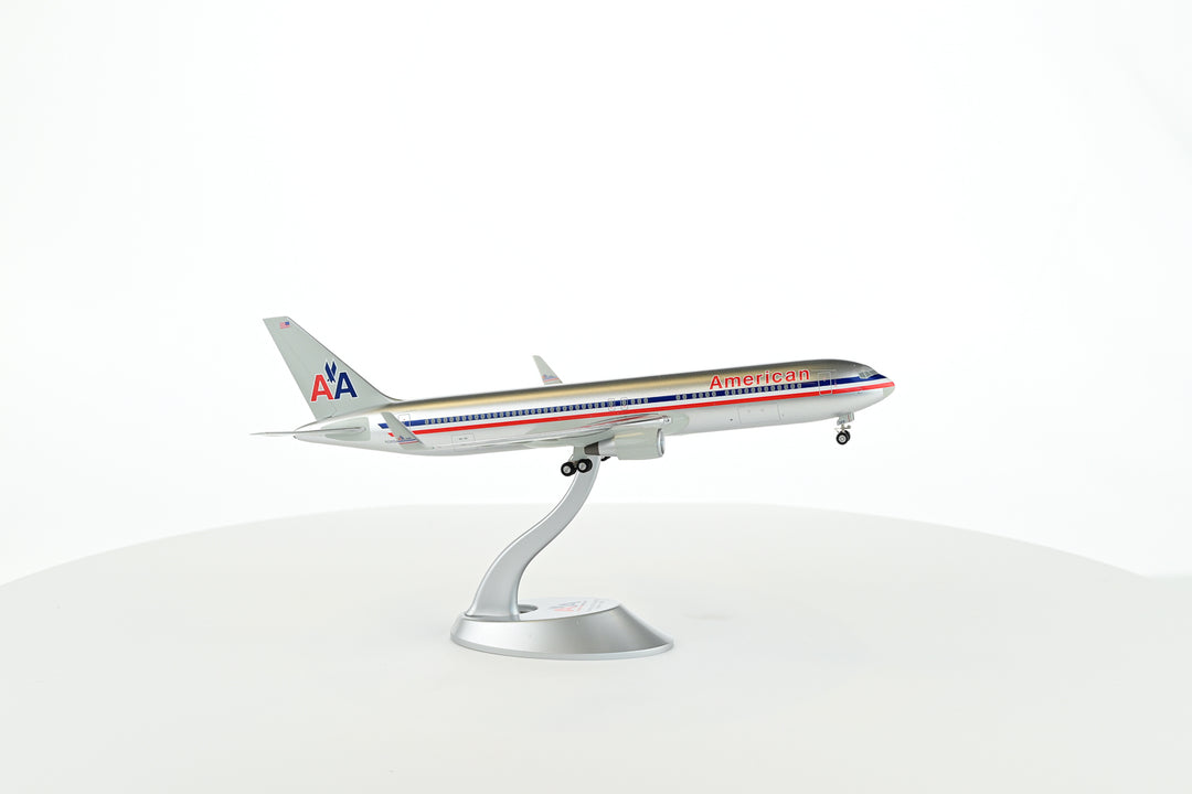 1:200 American Airlines B767-300ER N389AA