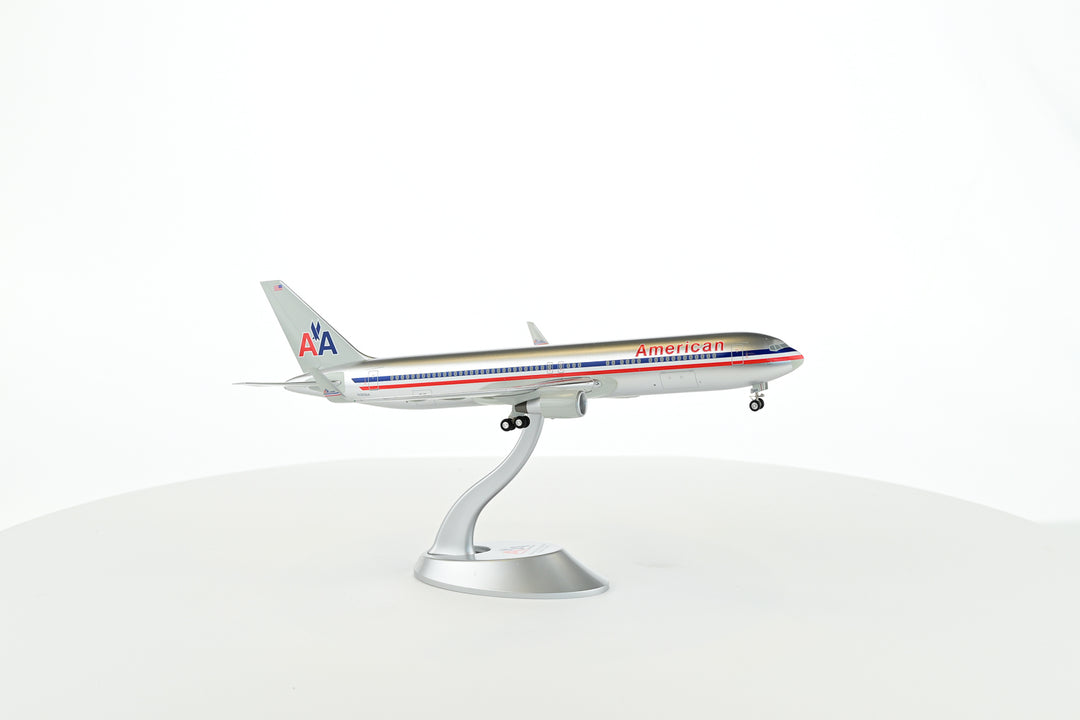 1:200 American Airlines B767-300ER N389AA