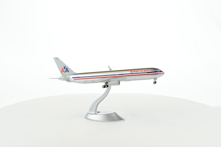 1:200 American Airlines B767-300ER N389AA