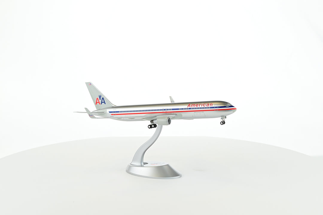 1:200 American Airlines B767-300ER N389AA