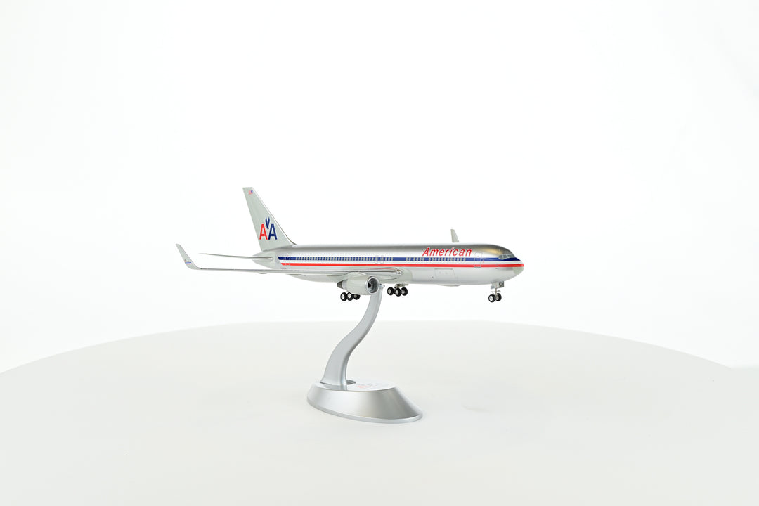 1:200 American Airlines B767-300ER N389AA