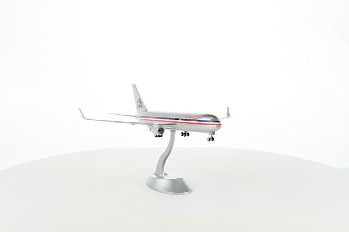 1:200 American Airlines B767-300ER N389AA