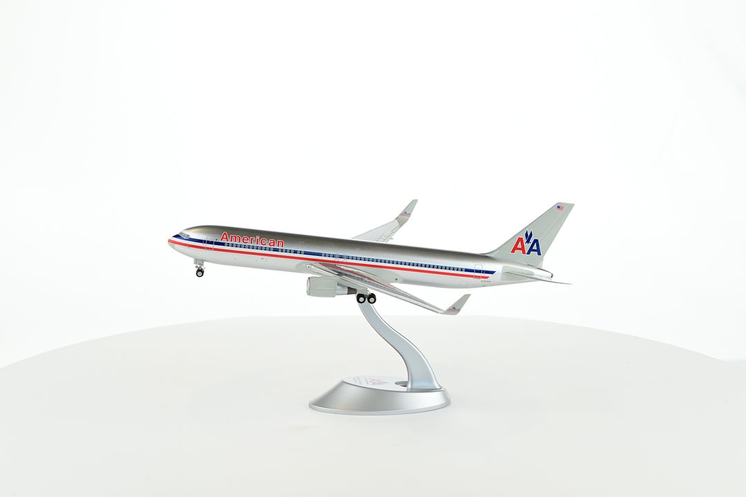 1:200 American Airlines B767-300ER N389AA