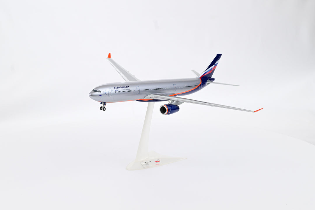 1:200 Aeroflot 330-300 VQ-BEK