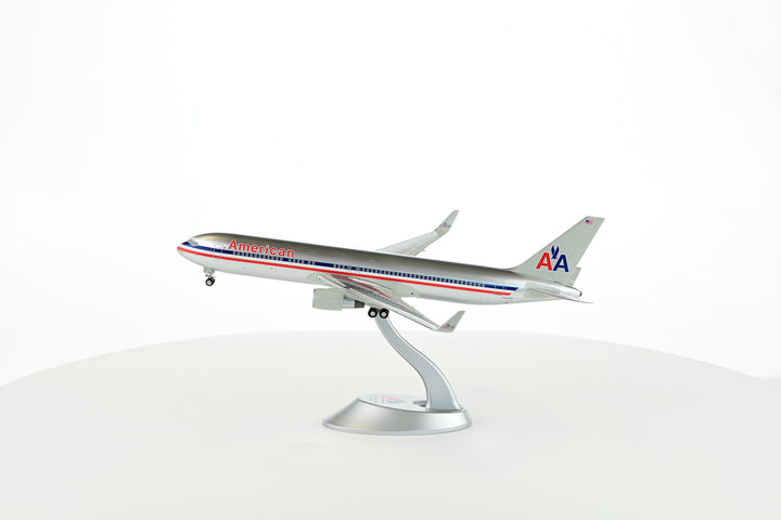 American Airlines Boeing 767-300ER 1:200 scale model aircraft