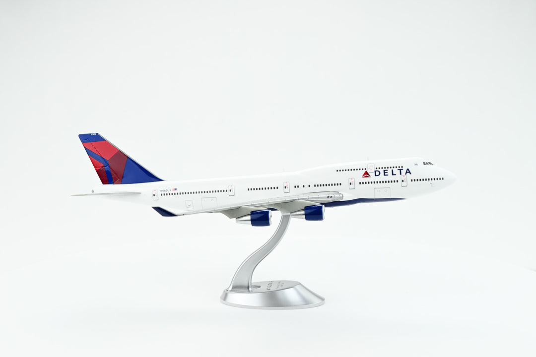 Delta Air Lines Boeing 747-400 model aircraft side view
