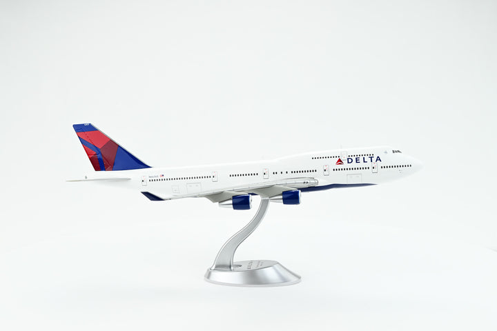 Delta Air Lines Boeing 747-400 model aircraft side view