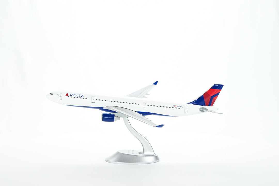 Delta Air Lines Airbus A330-300 1:200 scale model aircraft