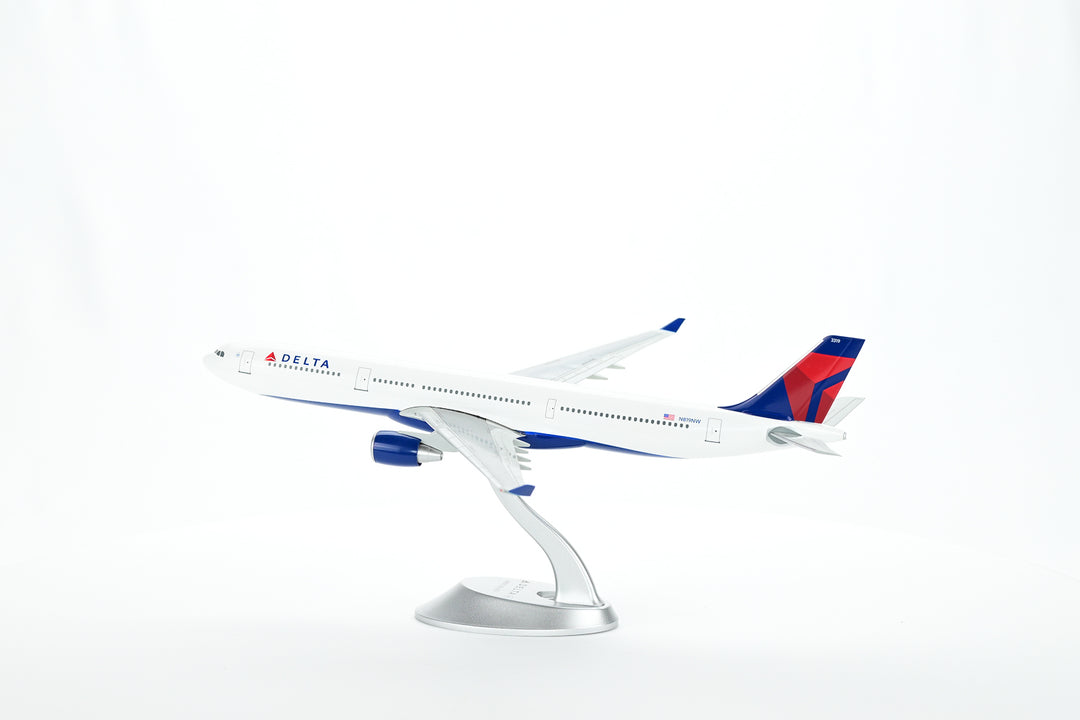 Delta Air Lines Airbus A330-300 model aircraft detail