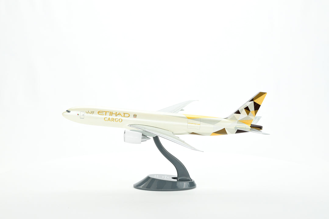 Etihad Airways Boeing 777F 1:200 scale model aircraft
