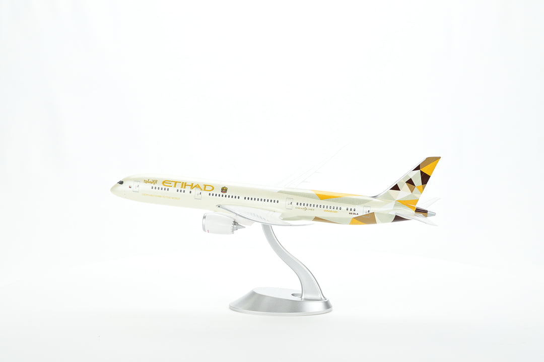 Etihad Airways Boeing 787-9 model aircraft side view