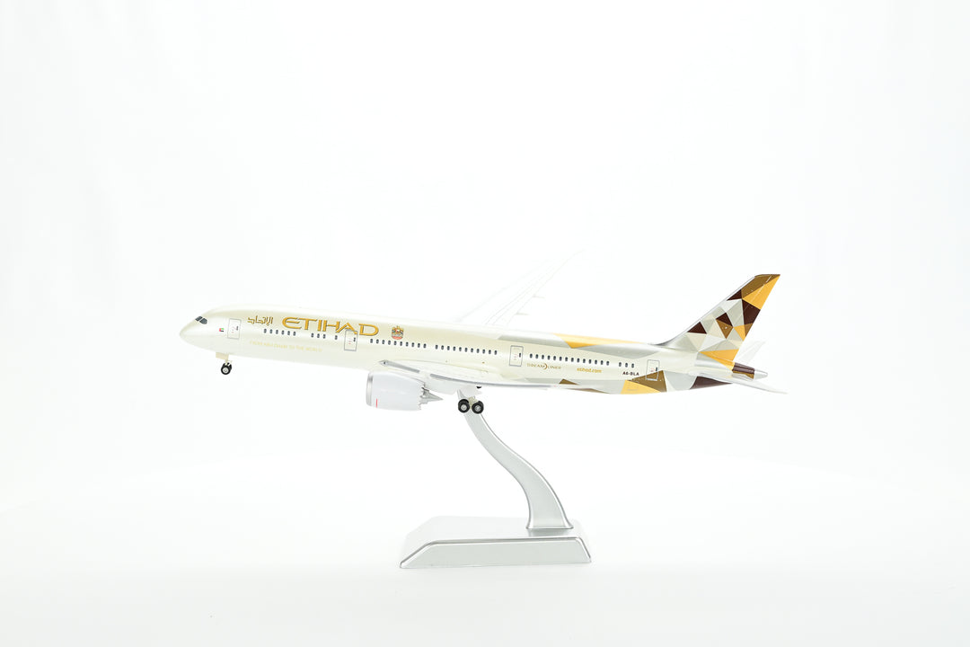 Etihad Airways Boeing 787-9 1:200 scale model aircraft landing gear one-piece