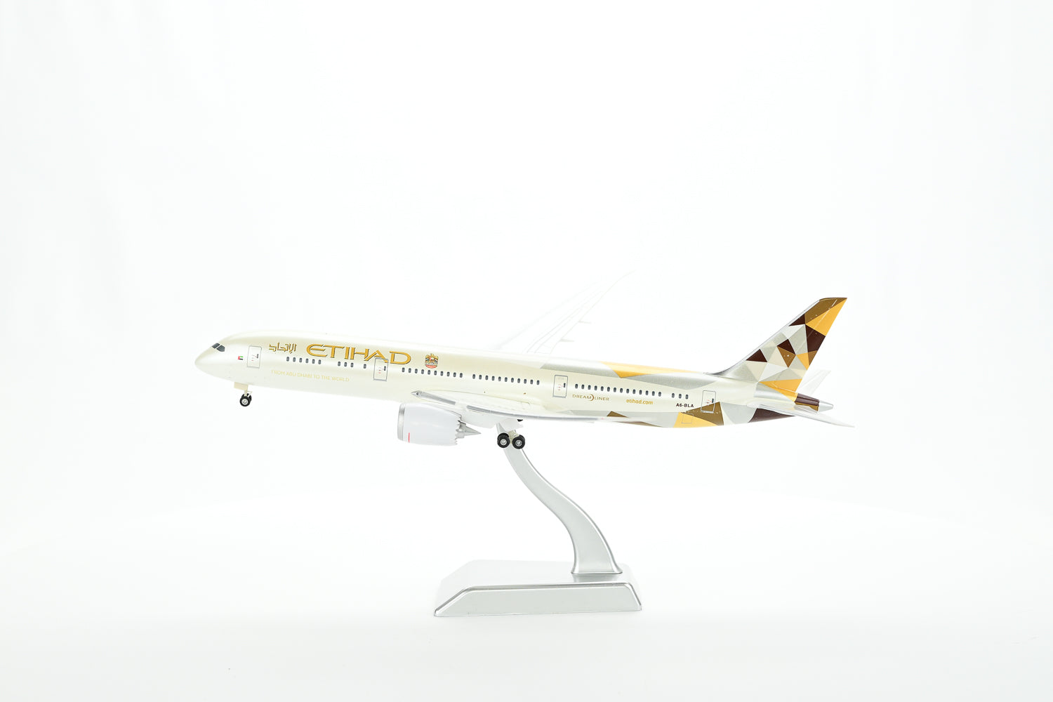 Etihad Airways Boeing 787-9 1:200 scale model aircraft landing gear one-piece