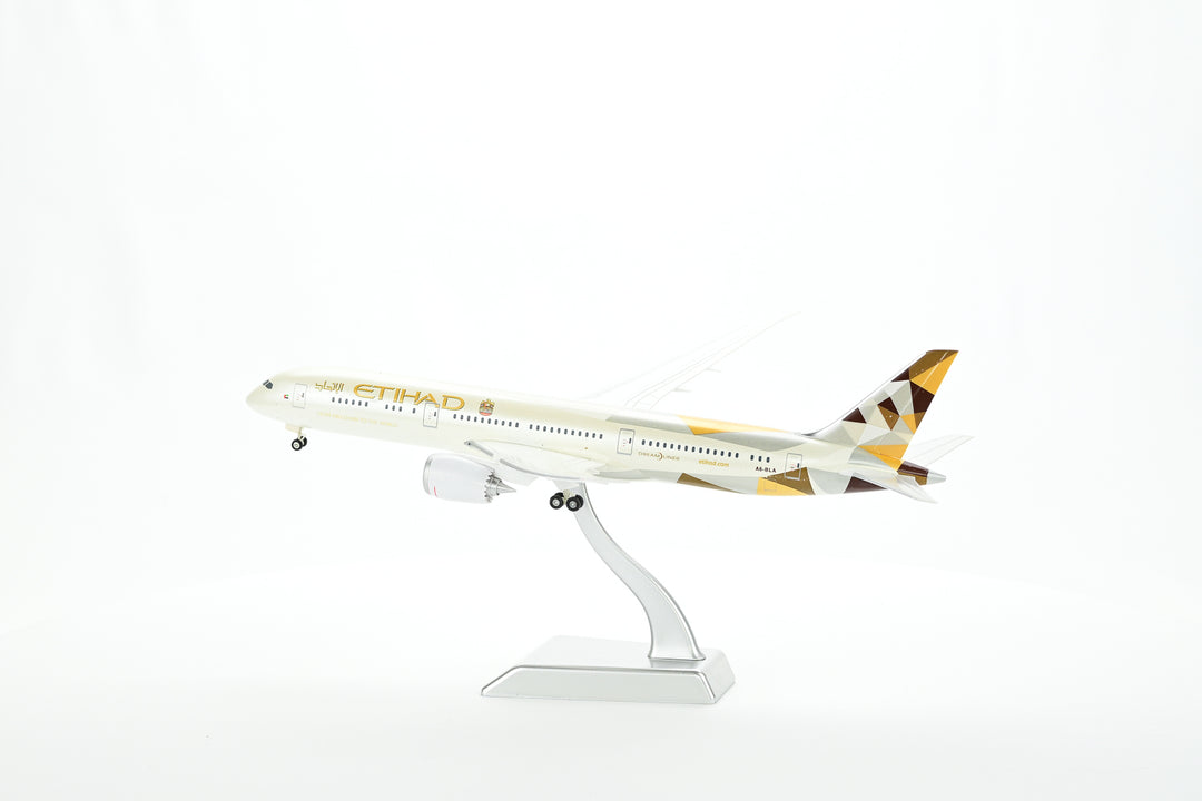 Etihad Airways Boeing 787-9 model aircraft detail one-piece construction