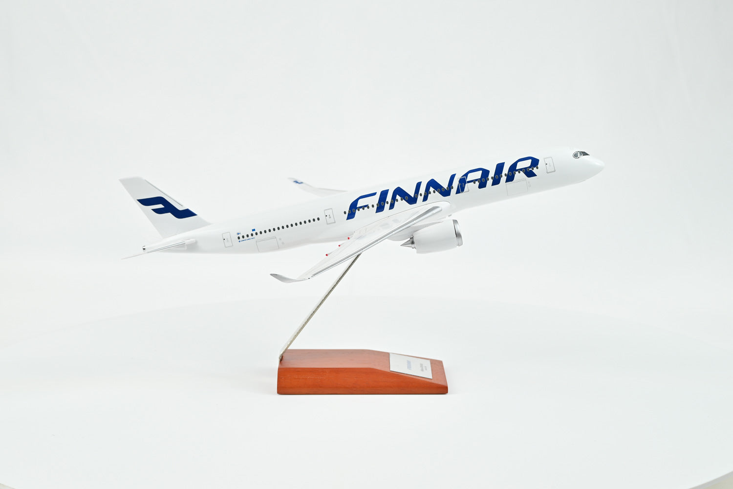 Finnair Airbus A350-900 1:200 Scale Model with Wooden Stand