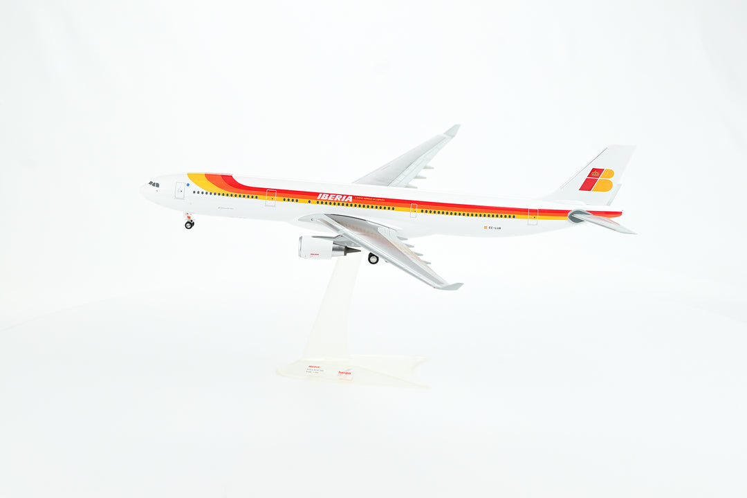 Iberia Airbus A330-300 1:200 scale model aircraft landing gear one-piece