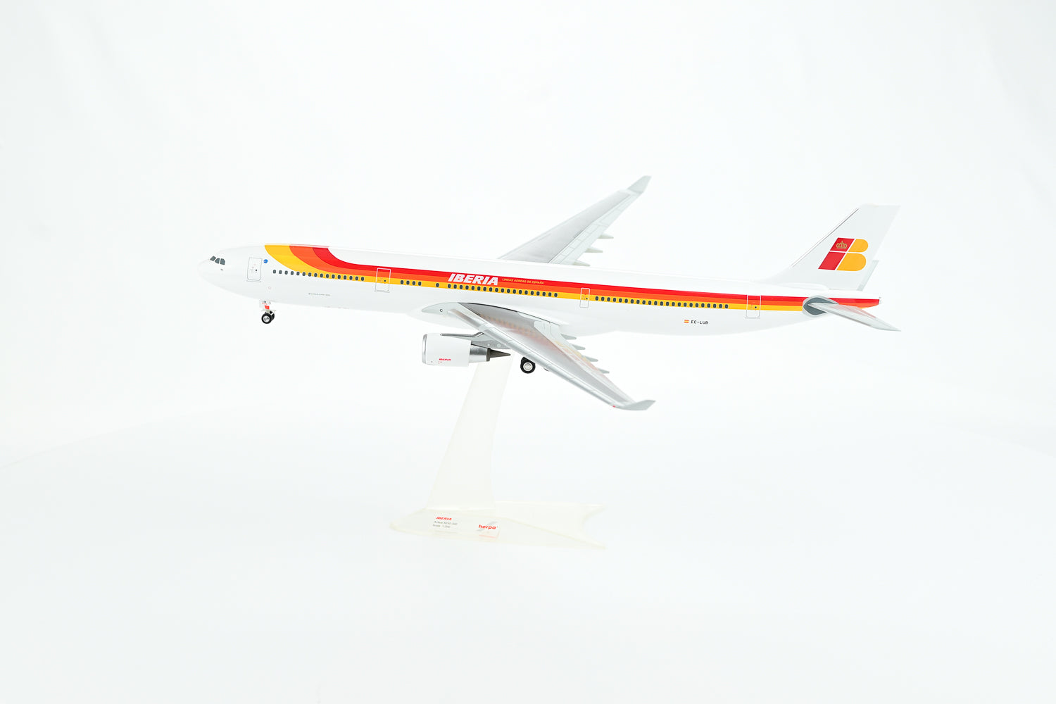 Iberia Airbus A330-300 1:200 scale model aircraft landing gear one-piece