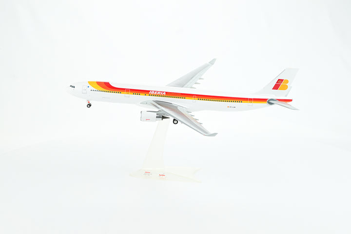 Iberia Airbus A330-300 1:200 scale model aircraft landing gear one-piece