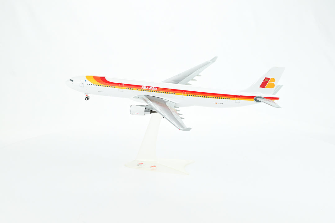 Iberia Airbus A330-300 model aircraft side view landing gear