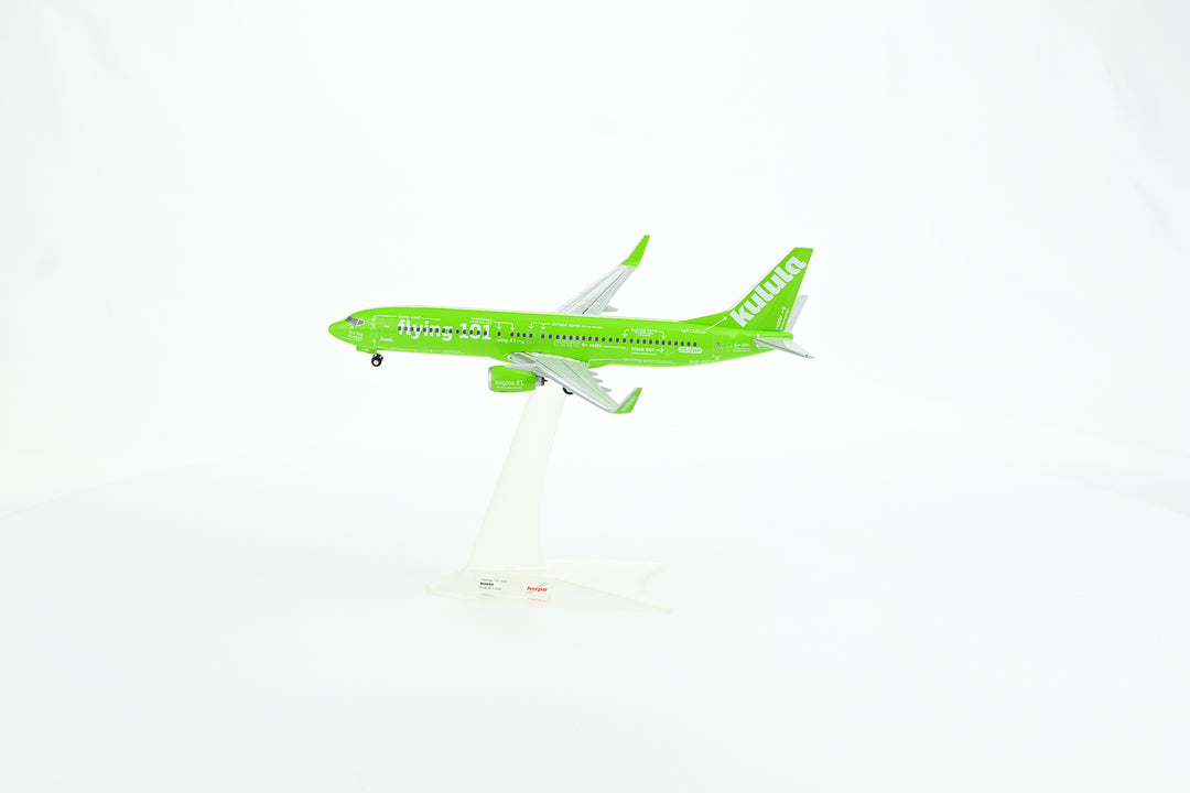 Kulula Boeing 737-800 1:200 scale model aircraft landing gear one-piece