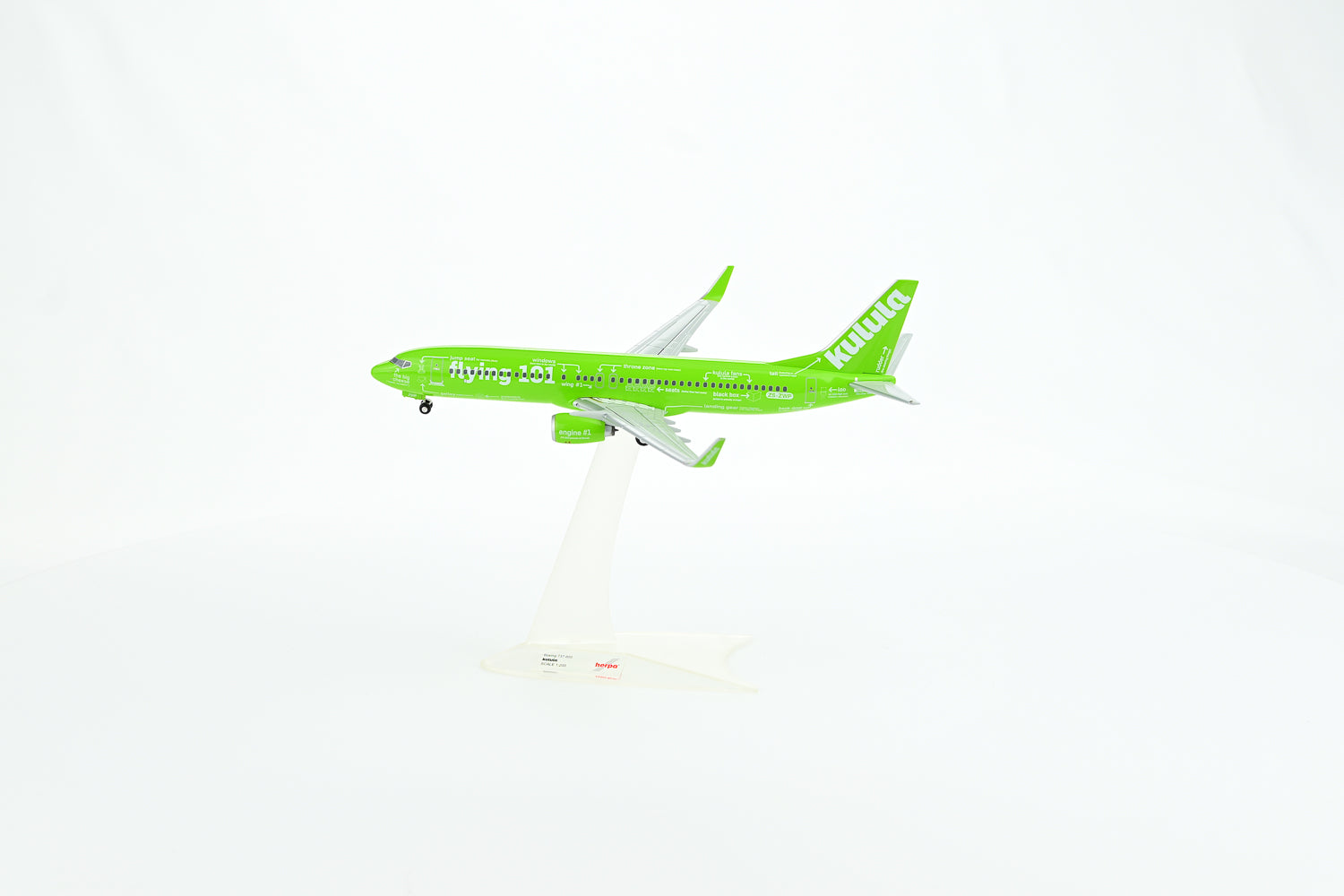 Kulula Boeing 737-800 1:200 scale model aircraft landing gear one-piece