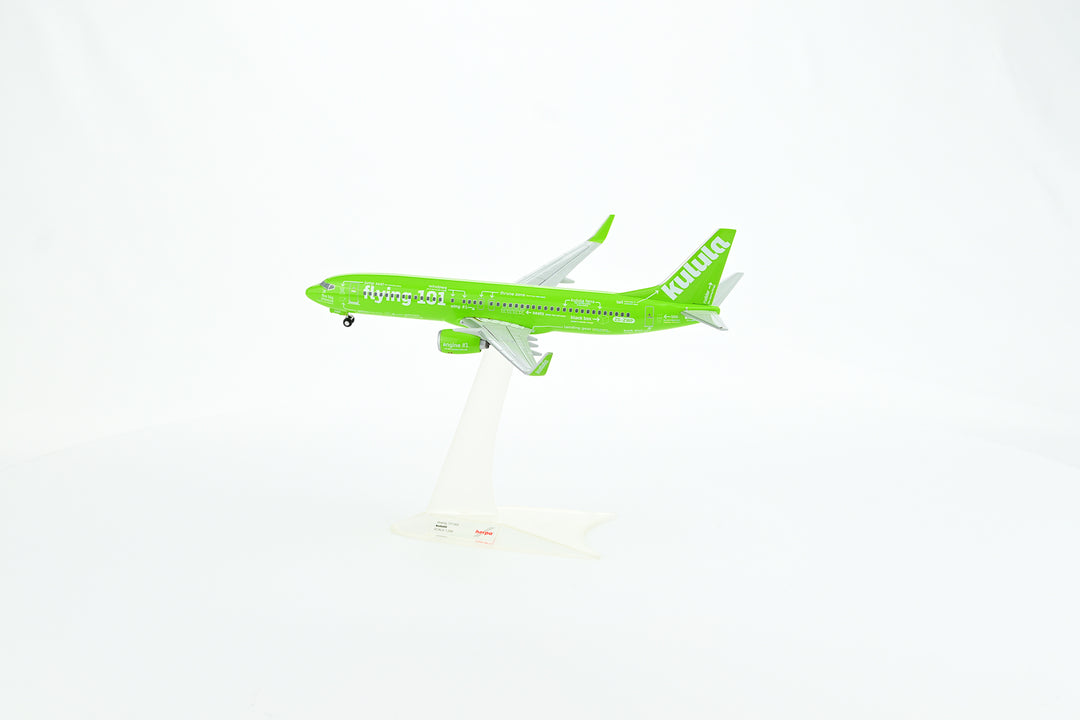 Kulula Boeing 737-800 model aircraft side view landing gear