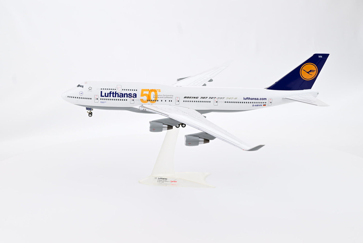 Lufthansa Boeing 747-400 1:200 Aircraft Model | HeroPlane