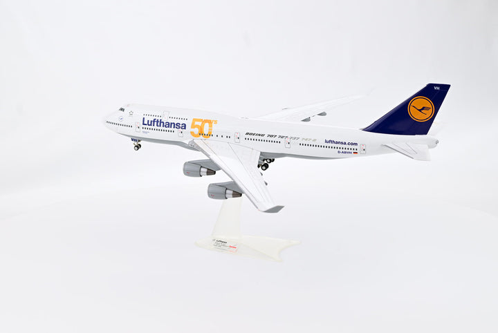 Lufthansa Boeing 747-400 model aircraft detail one-piece construction