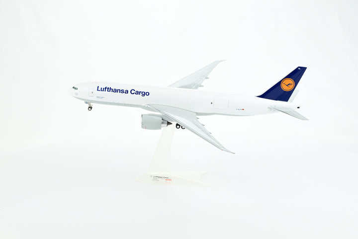 Lufthansa Boeing 777F 1:200 scale freighter model aircraft landing gear one-piece