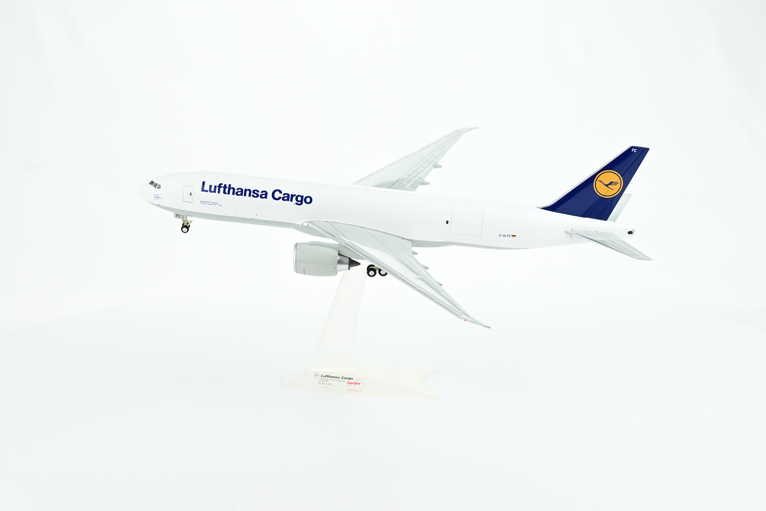 Lufthansa Boeing 777F 1:200 scale freighter model aircraft landing gear one-piece