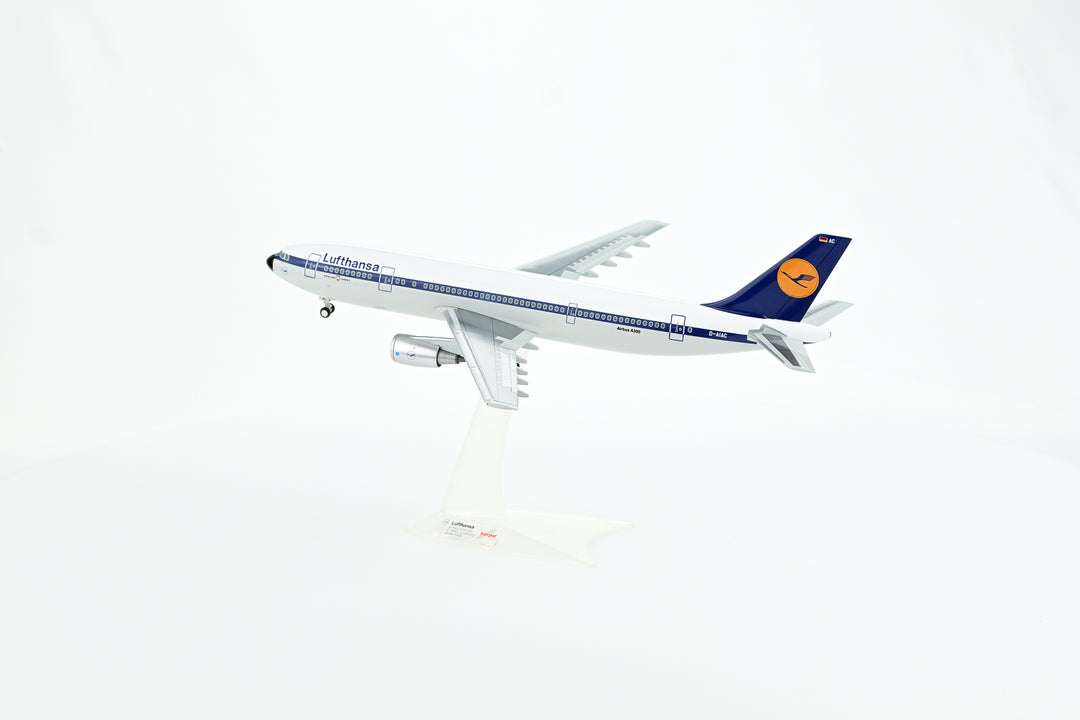 Lufthansa Airbus A300 model aircraft detail one-piece construction