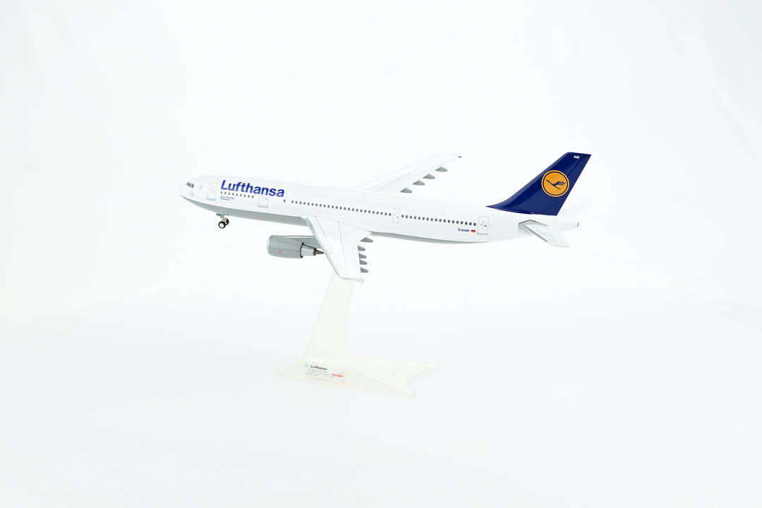 Lufthansa Airbus A300-600 model aircraft detail one-piece construction