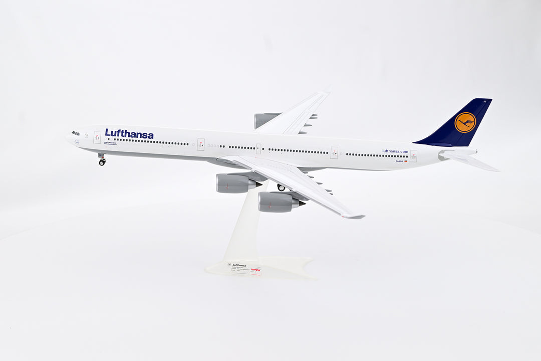 Lufthansa Airbus A340-600 1:200 scale model aircraft landing gear one-piece