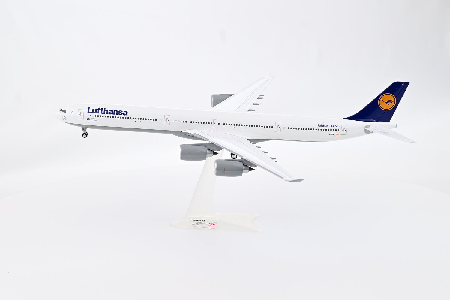Lufthansa Airbus A340-600 1:200 scale model aircraft landing gear one-piece