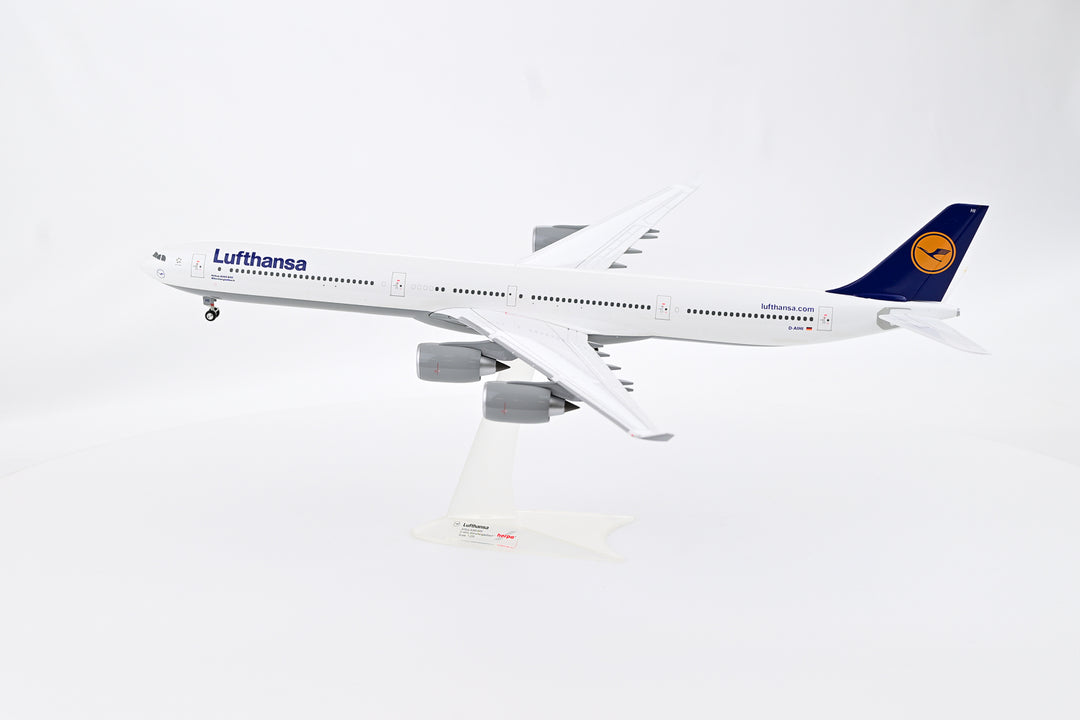Lufthansa Airbus A340-600 model aircraft side view landing gear