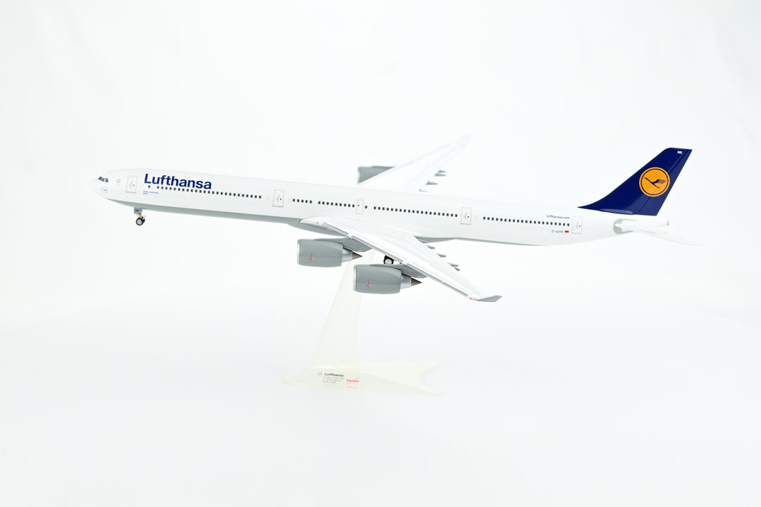 Lufthansa Airbus A340-600 1:200 scale model aircraft landing gear one-piece